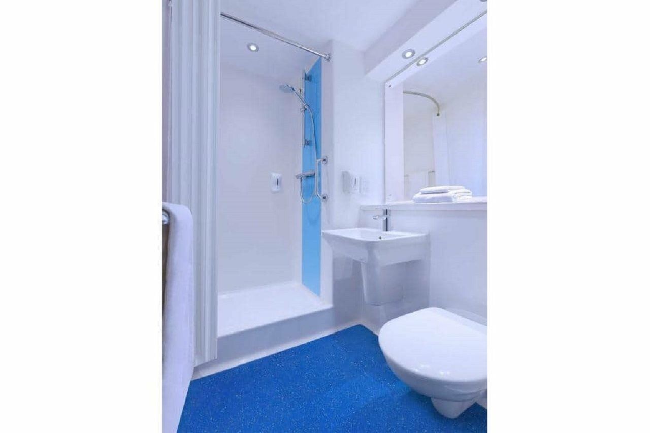 Travelodge London Richmond Central Экстерьер фото